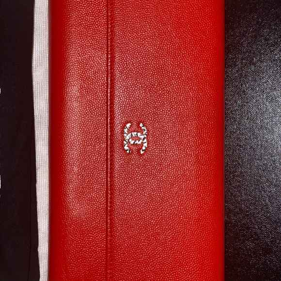 AUTHENTIC RED CHANEL CAVIAR LEATHER - LIKE NEW! - Picture 4 of 16